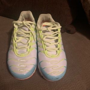 I am selling some Nike TN.